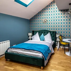 Bourgeois In Cultural Heritage Building By Ruterra Apartamento