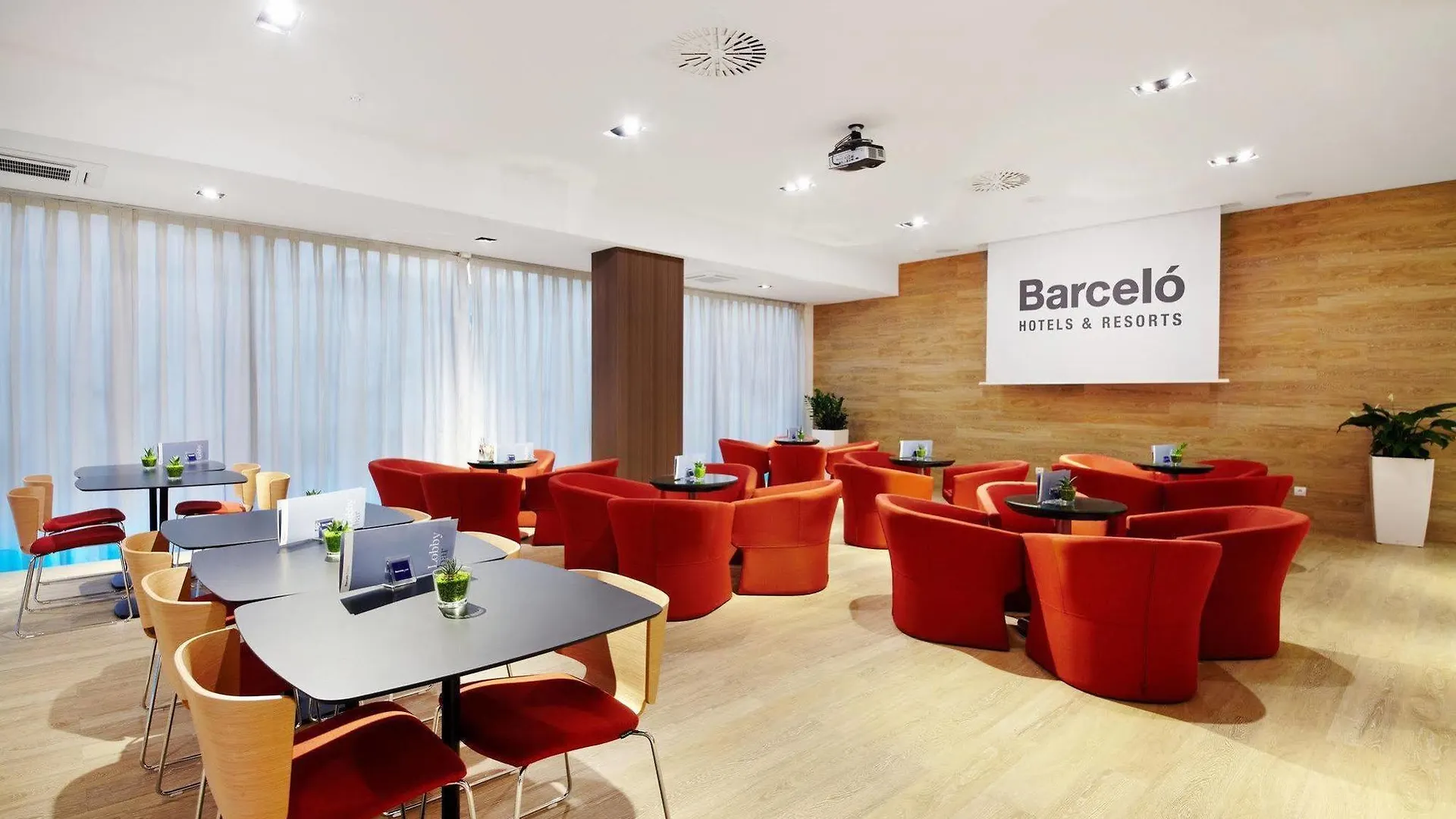 Occidental Praha Hotel 4*, Praga